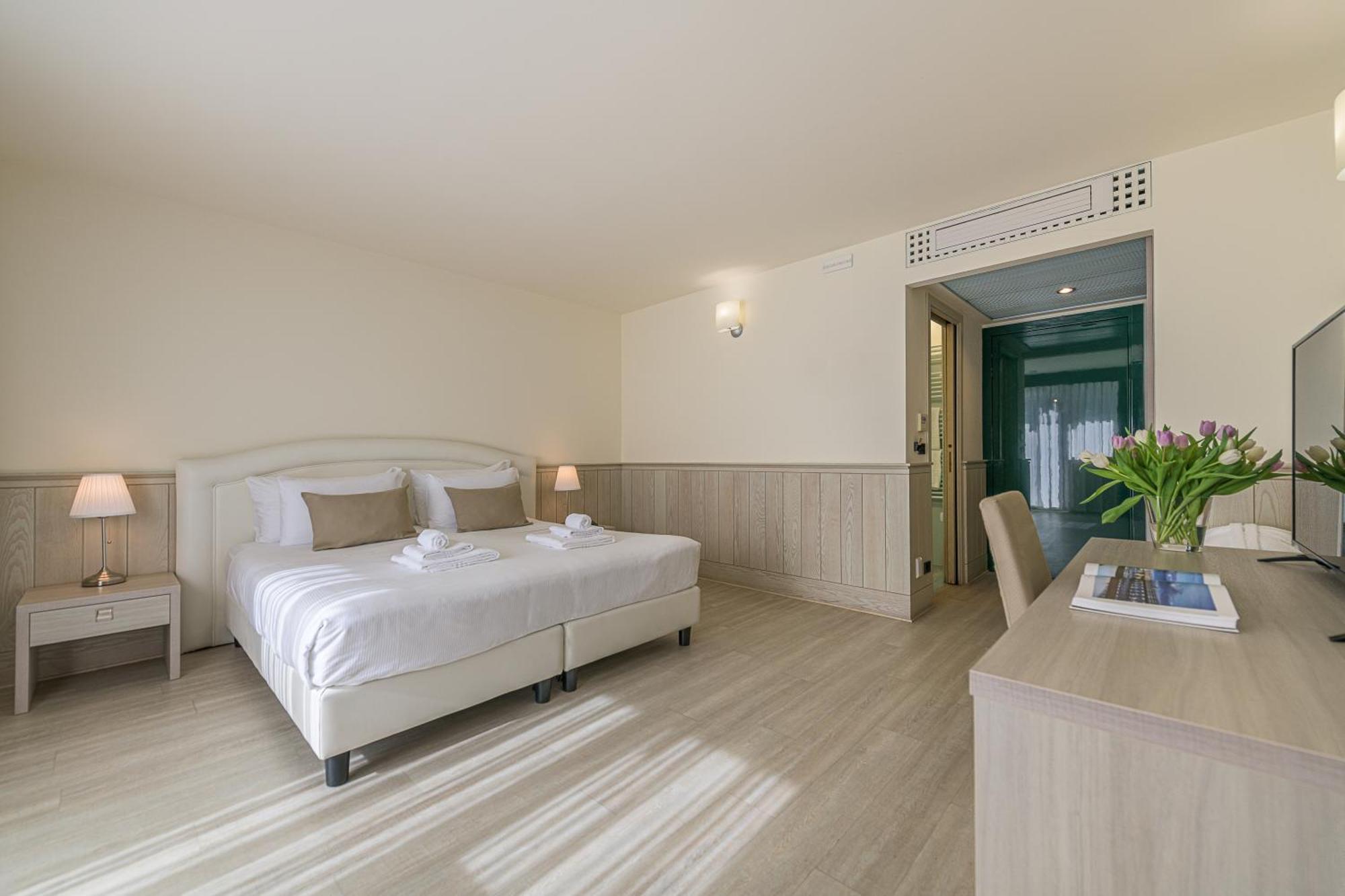 Hotel Golf Inn Ліньяно-Сабб'ядоро Екстер'єр фото