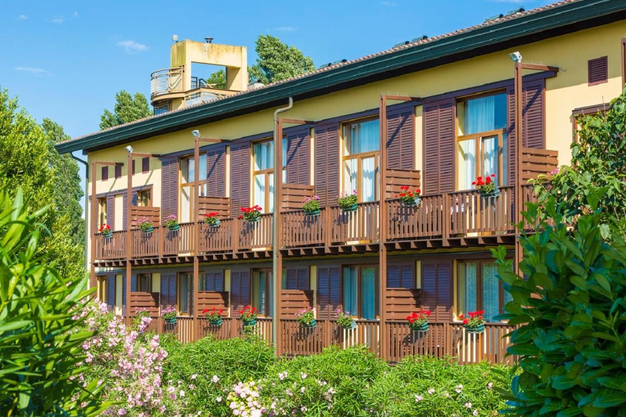Hotel Golf Inn Ліньяно-Сабб'ядоро Екстер'єр фото